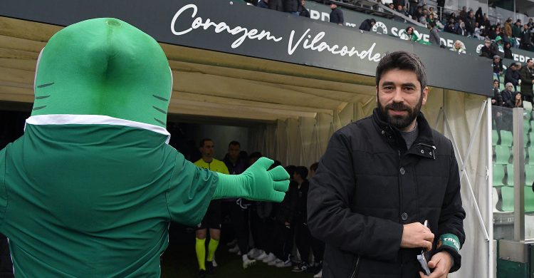 Treinador do Rio Ave revela fórmula para “discutir o jogo” com o Benfica