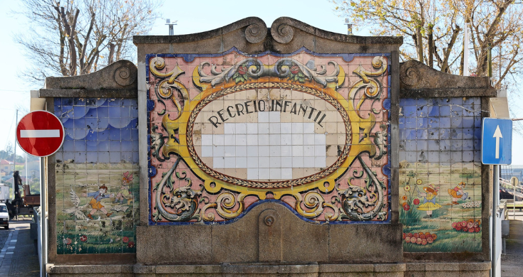 Painéis de azulejos estão a ser alvo de restauro