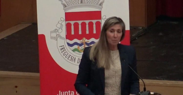 Deputada do PS bate com a porta, mas…com estrondo