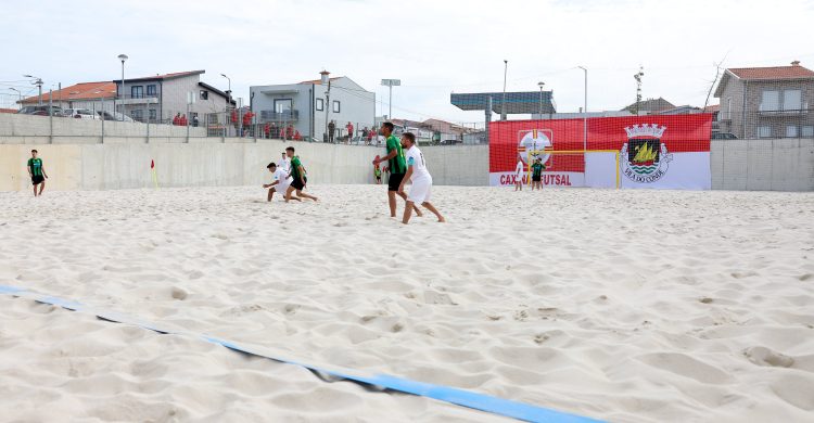 Caxinas vence e comanda nacional de futebol de praia