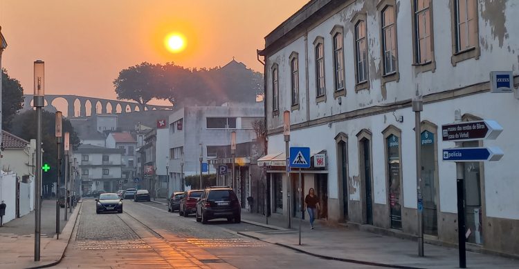 Vila do Conde: intenso cheiro a fumo e bombeiros ajudam Oliveira de Azeméis