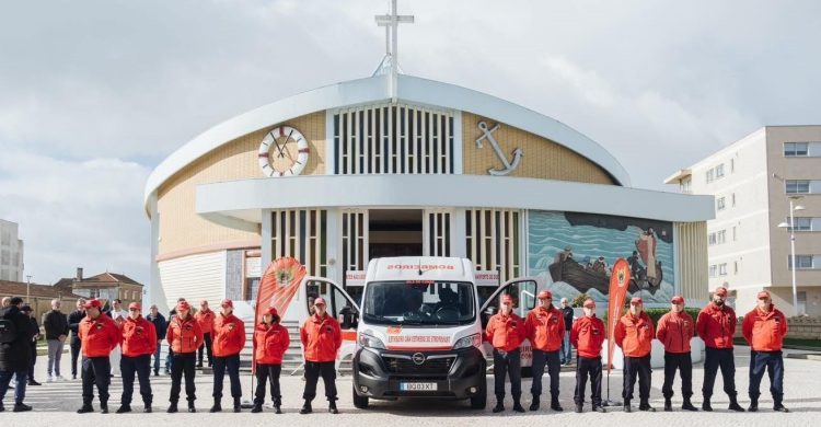 Bombeiros de Vila do Conde têm nova viatura para transporte de doentes
