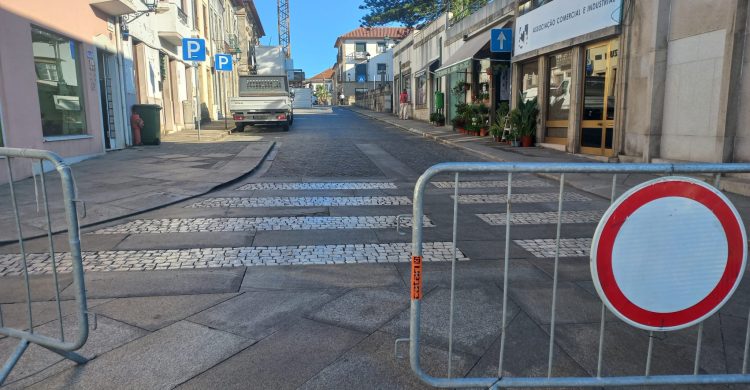 Vila do Conde: trânsito cortado em rua do centro da cidade