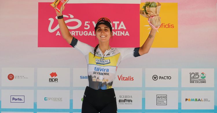 É de Vila do Conde e está na luta pela vitória na Volta a Portugal