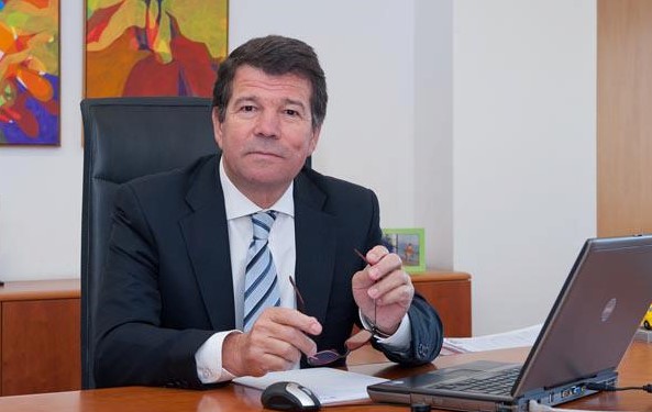 “Salários dos políticos e salários dos líderes das empresas”, por Joaquim Cardoso